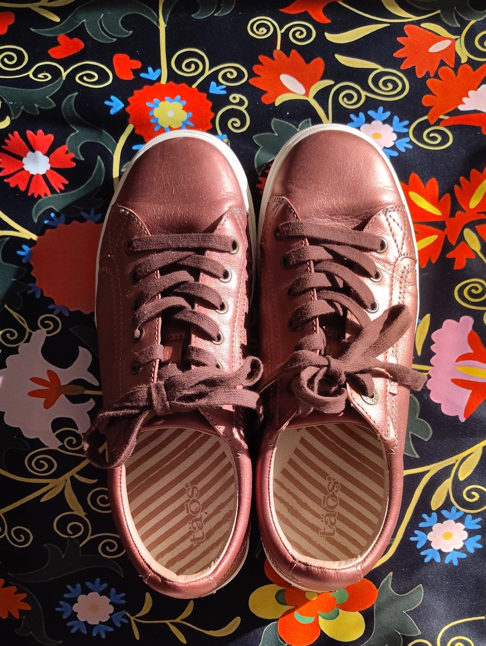 Taos Metallic Rose Leather Low-Top Lace-Up Sneakers Size 10